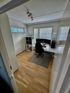 Μια τηλεόραση ή/και κέντρο ψυχαγωγίας στο Saunallinen & rauhallinen asunto