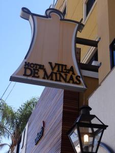 a sign for a hotel villa de minas at Hotel Villa De Minas in Monte Sião