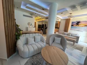 Posezení v ubytování Luxury Smart Home- Villa Duplex