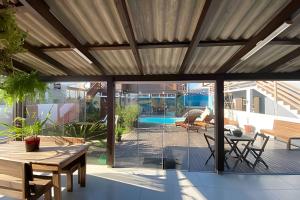 Fotografie z fotogalerie ubytování Oahu Guest House v destinaci Praia do Rosa + 12 fotografií