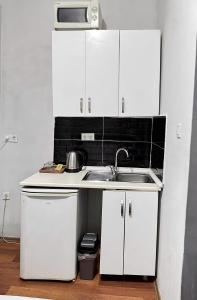Kuchyň nebo kuchyňský kout v ubytování Taksim Plaza Suite