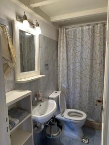 Een badkamer bij Thea House Patmos