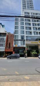 Tòa nhà nơi khách sạn tọa lạc