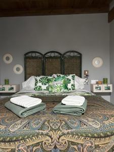 a large bed with three pillows on top of it at Casa Misi in Candeleda