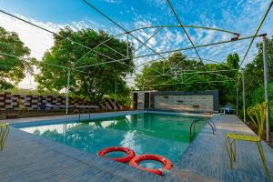 Bazén v ubytování Amber Resort nebo v jeho okolí