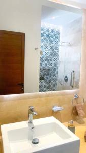 Salle de bains dans l'établissement Departamento nuevo moderno tipo estudio 24 autres photos