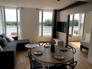 Area soggiorno di Appartement neuf, vue sur saône
