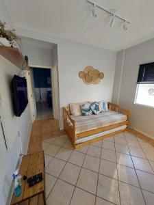 TV a/nebo společenská místnost v ubytování Excelente Apartamento a 1 quadra e meia do mar