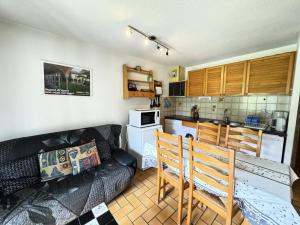 a living room with a couch and a kitchen at Résidence Cretes - Studio + alcôve centre village MAE-0224 in Le Monêtier-les-Bains