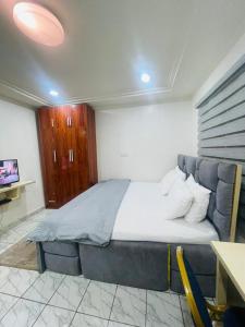 Postel nebo postele na pokoji v ubytování Executive Studio 1 Lifecamp