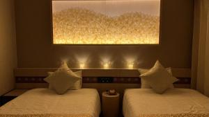 Cama ou camas em um quarto em Henn na Hotel Premier Nara
