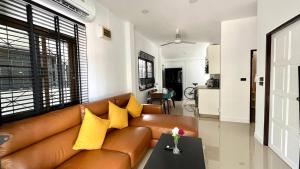 Posezení v ubytování Baiyok 10 - Single Home with 2 bedrooms plus 2 bathrooms Near Kathu Waterfall
