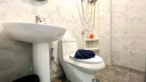 Koupelna v ubytování Baiyok 10 - Single Home with 2 bedrooms plus 2 bathrooms Near Kathu Waterfall