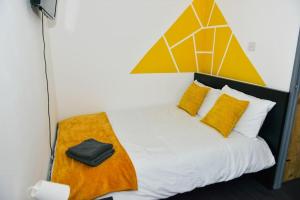 Katil atau katil-katil dalam bilik di Perfect for contractors, TVs in every bedroom