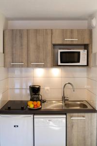 Kuchyň nebo kuchyňský kout v ubytování Résidence Signal Du Prorel - Agréable studio · Au pied des pistes · Wifi gratuit & coin montagne MAE-0964