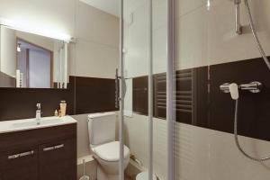 Koupelna v ubytování Résidence Signal Du Prorel - Studio rénové avec balcon · Proche des pistes · Wifi gratuit & coin montagne MAE-0994