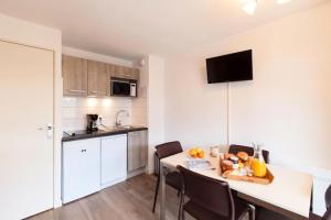 Kuchyň nebo kuchyňský kout v ubytování Résidence Signal Du Prorel - Studio avec coin montagne · À proximité des pistes · Wifi gratuit MAE-1004