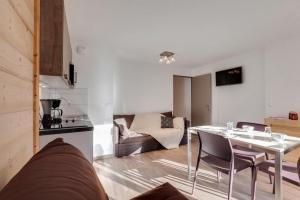 Kuchyň nebo kuchyňský kout v ubytování Résidence Signal Du Prorel - Studio entièrement rénové · Au pied des pistes · Au pied des pistes MAE-1014