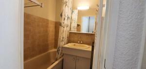 a bathroom with a sink and a mirror at Résidence Grand Serre Che A - STUDIO COIN MONTAGNE 4 PERS MAE-4894 in La Salle Les Alpes +3 photos