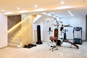 a room with a gym with a treadmill and stairs at Las Terrazas de la Provi, Mejores Vistas in Gijón