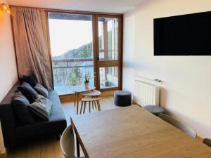 Un televizor și/sau centru de divertisment la Résidence Varet 2 - Appartement rénové 3 pièces 7 personnes MAE-7834