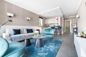 a living room with a couch and a table at Ferienwohnung Entspannen St Peter Ording in Böhl