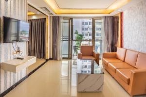 Un televizor și/sau centru de divertisment la Mermaid Beach Resort