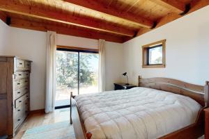 Ένα ή περισσότερα κρεβάτια σε δωμάτιο στο Ocean Pines Lodge