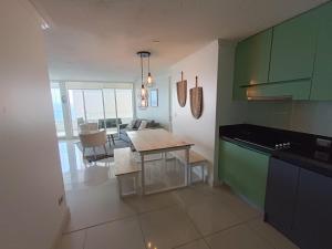 Kuchyň nebo kuchyňský kout v ubytování Concon Amazing Ocean View en primera linea