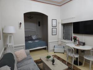 a living room with a couch and a table at Apartmán Marína in Banská Štiavnica