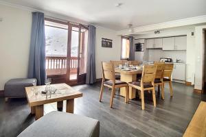 Kuchyň nebo kuchyňský kout v ubytování Résidence Les Cristaux - Appartement confortable & rénové · Proche des pistes · Balcon · Sauna · Hammam · WIFI MAE-0264