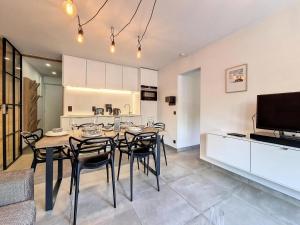 TV a/nebo společenská místnost v ubytování Résidence Balcons De Tougnette - Appartement rénové, moderne & lumineux · Proche des pistes · Balcon MAE-0584
