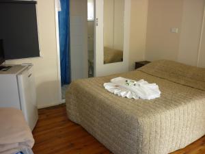 En eller flere senge i et værelse på Roma Aussie Tourist Park