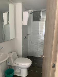 Koupelna v ubytování Hermoso apartamento en Ricaurte Cundinamarca