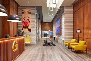 TV a/nebo společenská místnost v ubytování The Grayson Hotel Miami Downtown