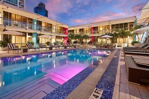 Bazén v ubytování The Grayson Hotel Miami Downtown nebo v jeho okolí