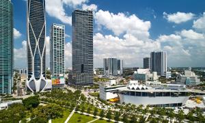 Nespecifikovaný výhled na destinaci Miami nebo výhled na město při pohledu z hotelu