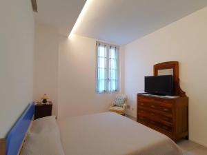 TV a/nebo společenská místnost v ubytování Apartment in Germignaga near Lake Maggiore