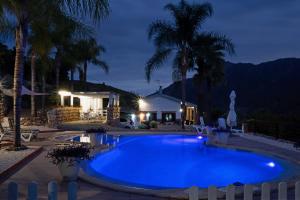 Piscina en o cerca de Casa Rural Caserío Las Viñas