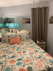 Postel nebo postele na pokoji v ubytování Corpus Christi North Beach Cozy Beach Condo, 2 pools and Balcony Beach Views!