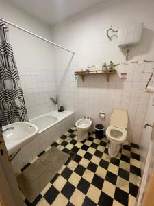 Un baño de Downtown Room