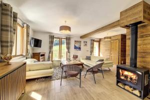 TV a/nebo společenská místnost v ubytování Résidence Le Bettex - Chalet CRISTAL MAE-0654