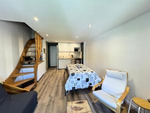 Η κουζίνα ή μικρή κουζίνα στο Résidence Gardiole 2 - Appartement spacieux · Proche des pistes · Vue montagne MAE-3234