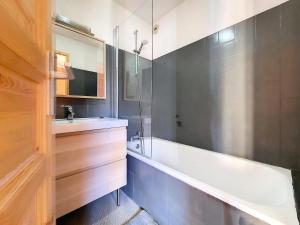 Phòng tắm tại Résidence Levassaix - Chalet spacieux et agréable · Le Levassay MAE-5401 +8 ảnh