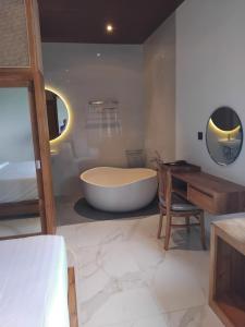 Koupelna v ubytování Sujiwa Ubud Hotel & Villa