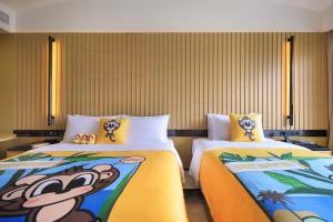 Guilin Yangshuo Nine Roots Luxury Hotel客房内的一张或多张床位