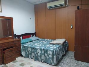 Ein Bett oder Betten in einem Zimmer der Unterkunft 西濱休息站旁