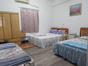 Ein Bett oder Betten in einem Zimmer der Unterkunft 西濱休息站旁
