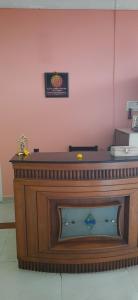 a wooden counter in a room with at Gunrock Manor in Secunderabad