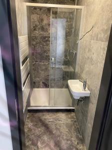 Koupelna v ubytování Vila Tanvald s wellness a wallboxem